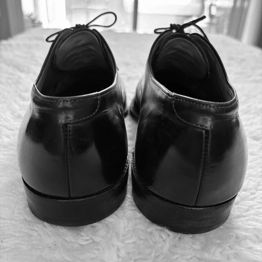 Allen Edmonds Black leather Oxfords Shoes size 9.5 EEE